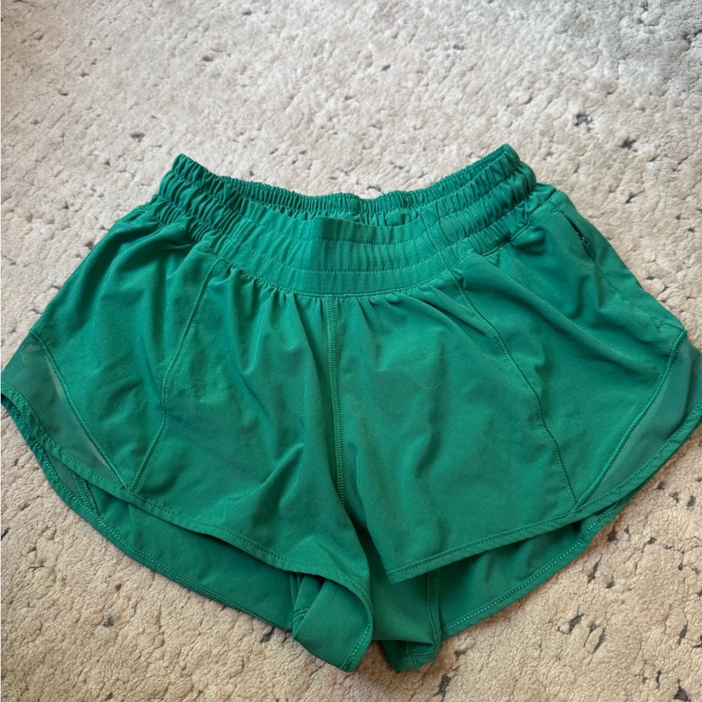 Lululemon Women's Athletic Shorts Hotty Hot Low-Rise Lined short 2.5”